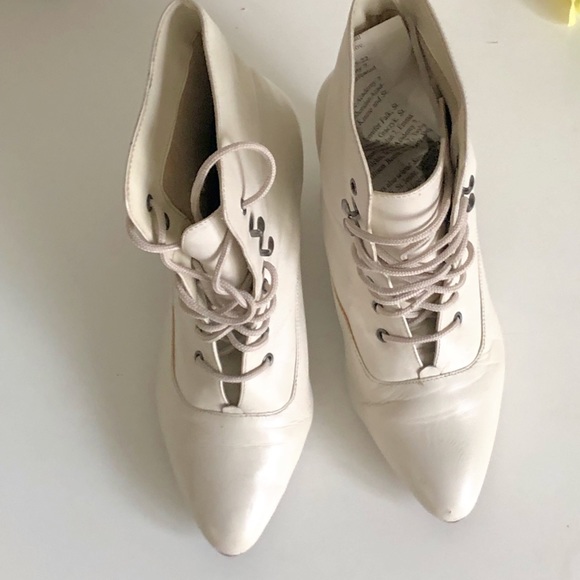 Luie ll VTG Style Soft White Leather Booties 6 1/2 - Picture 7 of 7
